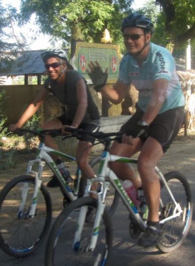 Karen and Rob Jones Cycling on the  tour with redspokes